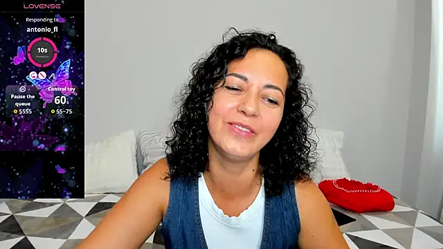 Snapshot of Linda_Insatiable chatting on 07/15/26, 02:06 Linda Insatiable online show from 07/15/26, 02:06