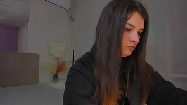 Laura Leee online show from 03/19/25, 06:24