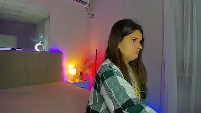 Laura Leee online show from 09/24/25, 05:33