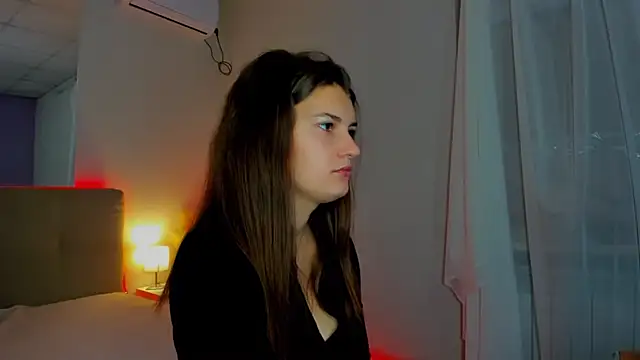 Laura Leee online show from 10/05/25, 05:17