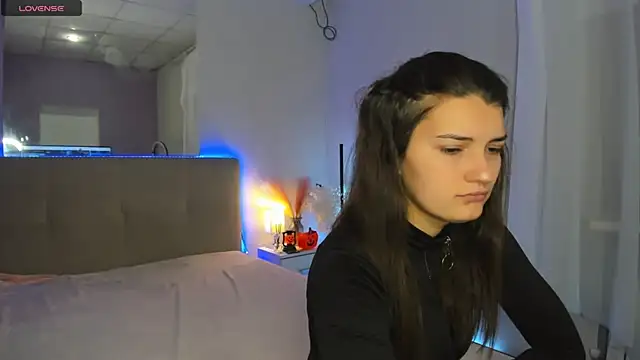 Laura Leee online show from 10/21/25, 05:19