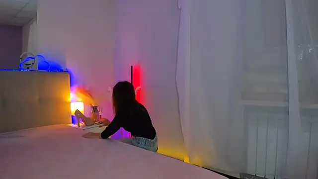 Laura Leee online show from 12/02/25, 05:57