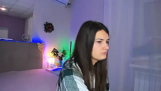 Laura Leee online show from 12/23/25, 06:11