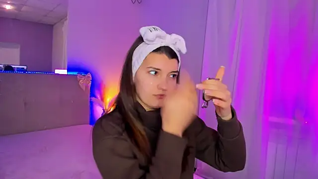 Laura Leee online show from 04/09/26, 06:19