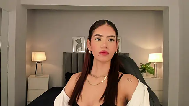 Madie  collins online show from 03/19/25, 11:17