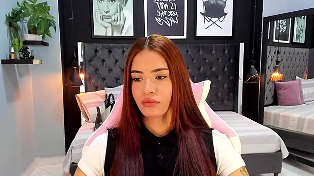 Madie  collins online show from 09/27/25, 10:09