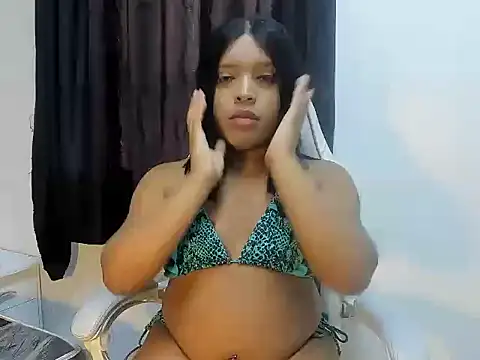 Snapshot of ShanayaKops chatting on 11/22/25, 01:21 ShanayaKops online show from 11/22/25, 01:21