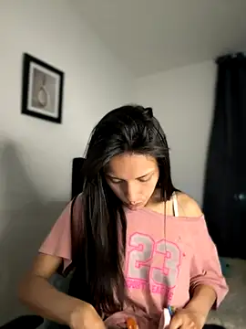 Snapshot of Dulceeany chatting on 11/30/25, 12:47 Dulceeany online show from 11/30/25, 12:47