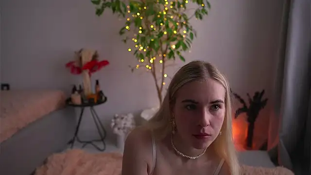 Snapshot of lorrie_love_story chatting on 09/14/25, 09:19 lorrie love story online show from 09/14/25, 09:19