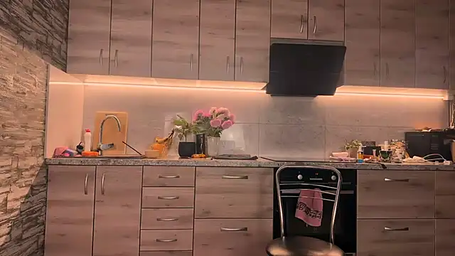 Snapshot of ___art chatting on 09/19/25, 05:24    art online show from 09/19/25, 05:24