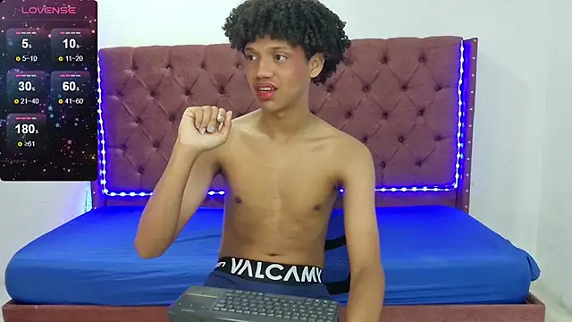 Snapshot of jony_honey chatting on 01/27/25, 01:41 jony honey online show from 01/27/25, 01:41