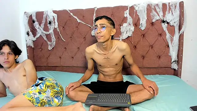 Snapshot of jony_honey chatting on 10/13/25, 01:11 jony honey online show from 10/13/25, 01:11