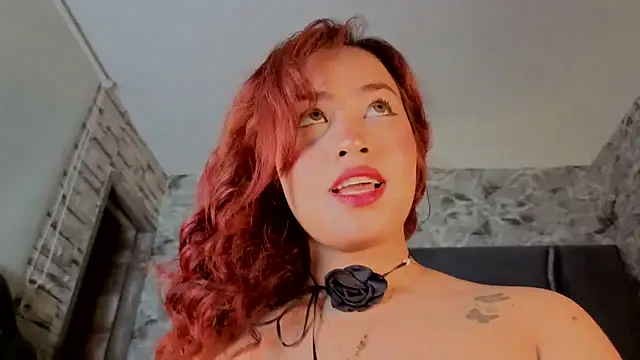 Snapshot of Estrella05_ chatting on 10/12/25, 04:44 Estrella05 online show from 10/12/25, 04:44