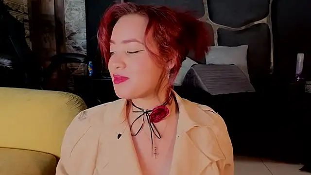 Snapshot of Estrella05_ chatting on 10/18/25, 05:10 Estrella05 online show from 10/18/25, 05:10