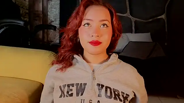 Snapshot of Estrella05_ chatting on 10/20/25, 03:51 Estrella05 online show from 10/20/25, 03:51