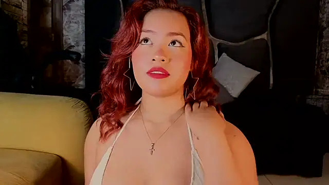 Snapshot of Estrella05_ chatting on 10/28/25, 05:11 Estrella05 online show from 10/28/25, 05:11