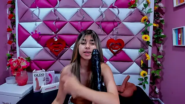 Snapshot of NahomiConnor_ chatting on 03/11/25, 07:03 NahomiConnor online show from 03/11/25, 07:03