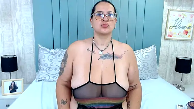Snapshot of KarllaWalker chatting on 05/10/26, 11:37 KarllaWalker online show from 05/10/26, 11:37