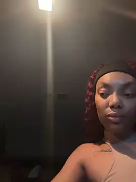 Snapshot of butterflybootyy chatting on 12/18/24, 03:47 butterflybootyy online show from 12/18/24, 03:47