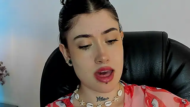 Snapshot of melody_suarez chatting on 12/29/24, 01:34 melody suarez online show from 12/29/24, 01:34