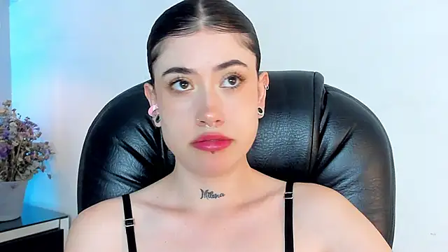 Snapshot of melody_suarez chatting on 12/31/24, 10:45 melody suarez online show from 12/31/24, 10:45