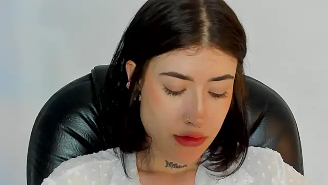 Snapshot of melody_suarez chatting on 01/22/25, 01:31 melody suarez online show from 01/22/25, 01:31