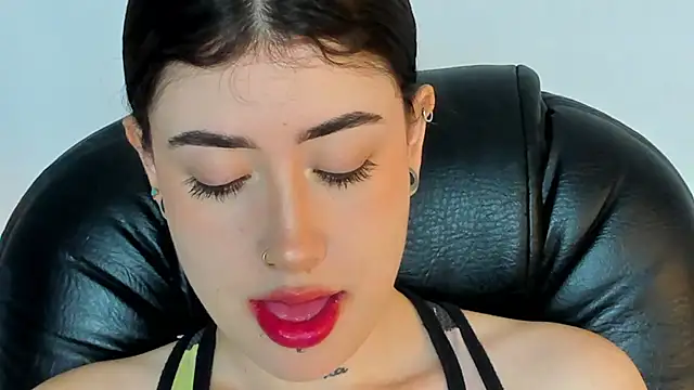 Snapshot of melody_suarez chatting on 01/26/25, 07:52 melody suarez online show from 01/26/25, 07:52