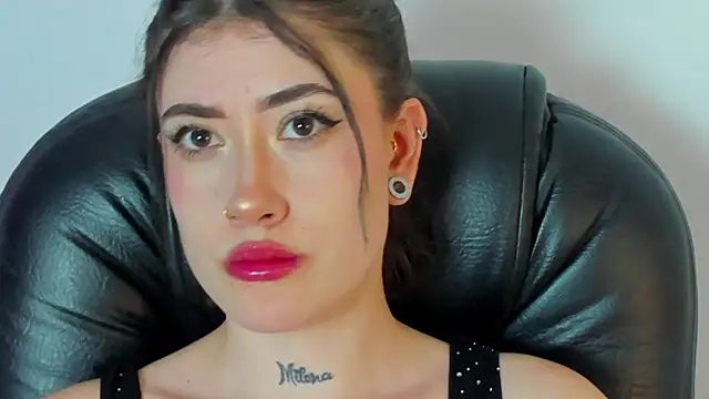 Snapshot of melody_suarez chatting on 02/02/25, 11:11 melody suarez online show from 02/02/25, 11:11