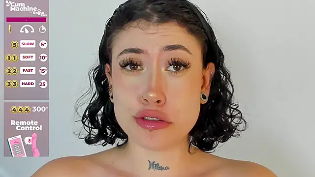 Snapshot of melody_suarez chatting on 02/21/25, 01:44 melody suarez online show from 02/21/25, 01:44