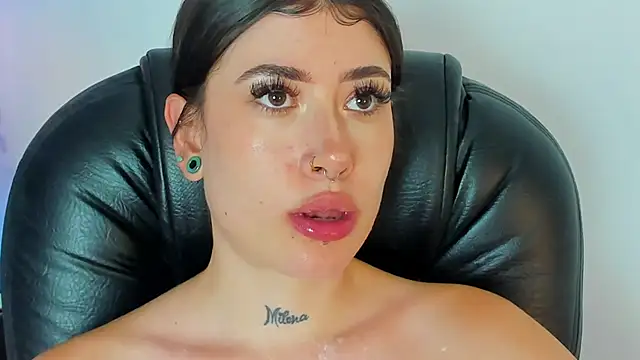 Snapshot of melody_suarez chatting on 02/23/25, 10:31 melody suarez online show from 02/23/25, 10:31