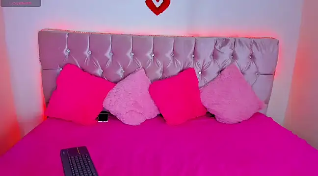 Snapshot of Cristal_moon1 chatting on 12/20/24, 12:30 Cristal moon1 online show from 12/20/24, 12:30