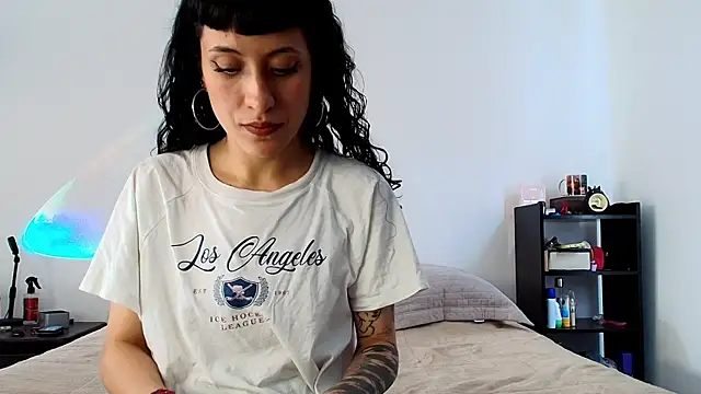 anika lowen02 online show from 03/05/25, 05:29