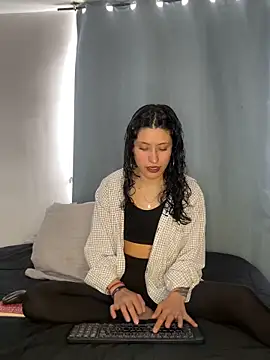anika lowen02 online show from 10/10/25, 04:06