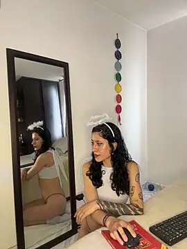 Snapshot of anika_lowen02 chatting on 10/23/25, 04:28 anika lowen02 online show from 10/23/25, 04:28