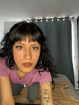 Snapshot of anika_lowen02 chatting on 10/27/25, 04:33 anika lowen02 online show from 10/27/25, 04:33