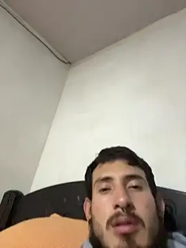 Snapshot of anika_lowen02 chatting on 11/20/25, 12:22 anika lowen02 online show from 11/20/25, 12:22