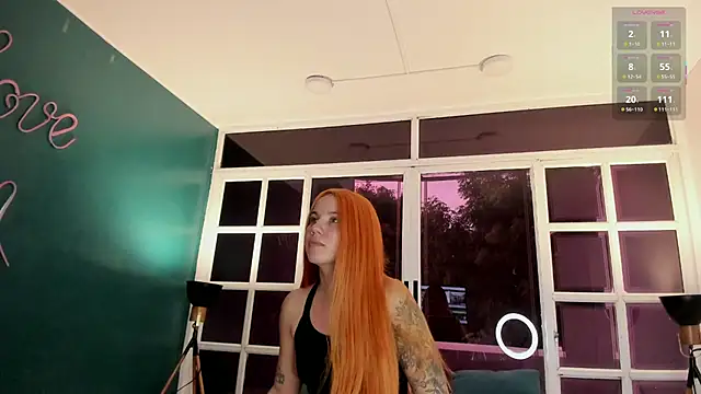 Snapshot of MelaniieRoux chatting on 11/06/25, 11:44 MelaniieRoux online show from 11/06/25, 11:44