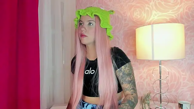 Snapshot of MelaniieRoux chatting on 11/07/25, 07:36 MelaniieRoux online show from 11/07/25, 07:36