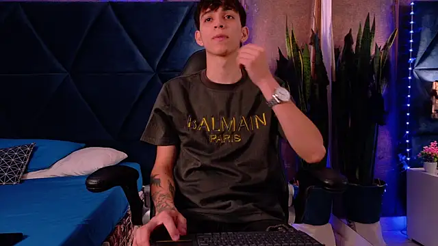 Snapshot of Lion_Foster01 chatting on 10/23/25, 12:04 Lion Foster01 online show from 10/23/25, 12:04