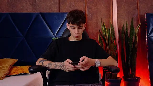 Snapshot of Lion_Foster01 chatting on 12/13/25, 09:53 Lion Foster01 online show from 12/13/25, 09:53