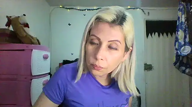 Snapshot of alixia81 chatting on 12/05/24, 10:12 alixia81 online show from 12/05/24, 10:12