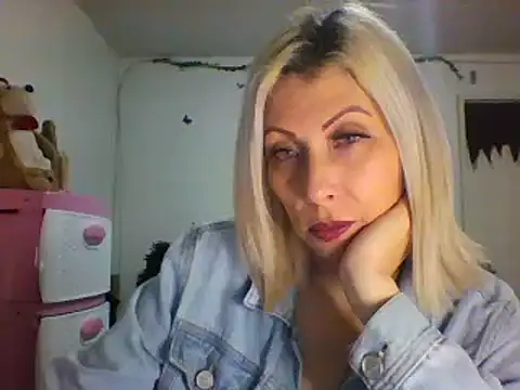 Snapshot of alixia81 chatting on 12/15/24, 09:24 alixia81 online show from 12/15/24, 09:24
