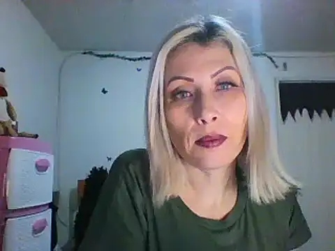 Snapshot of alixia81 chatting on 12/16/24, 11:18 alixia81 online show from 12/16/24, 11:18