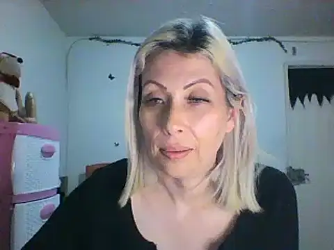 Snapshot of alixia81 chatting on 12/26/24, 02:12 alixia81 online show from 12/26/24, 02:12