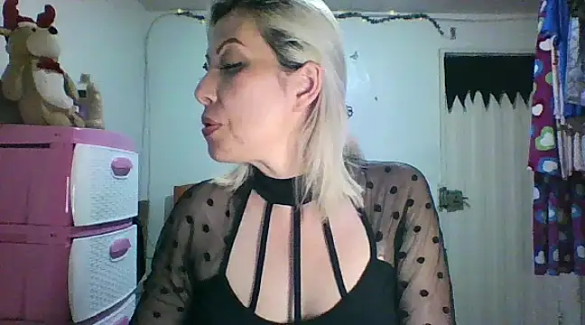 Snapshot of alixia81 chatting on 01/11/25, 01:59 alixia81 online show from 01/11/25, 01:59