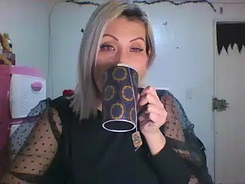 Snapshot of alixia81 chatting on 01/15/25, 09:35 alixia81 online show from 01/15/25, 09:35