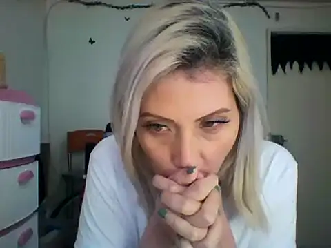 Snapshot of alixia81 chatting on 01/19/25, 12:50 alixia81 online show from 01/19/25, 12:50
