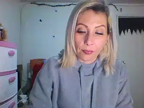 Snapshot of alixia81 chatting on 01/21/25, 02:22 alixia81 online show from 01/21/25, 02:22