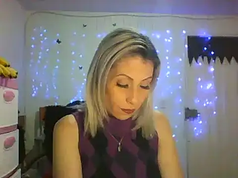 Snapshot of alixia81 chatting on 02/11/25, 12:17 alixia81 online show from 02/11/25, 12:17