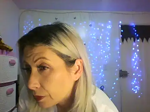 Snapshot of alixia81 chatting on 02/16/25, 01:25 alixia81 online show from 02/16/25, 01:25